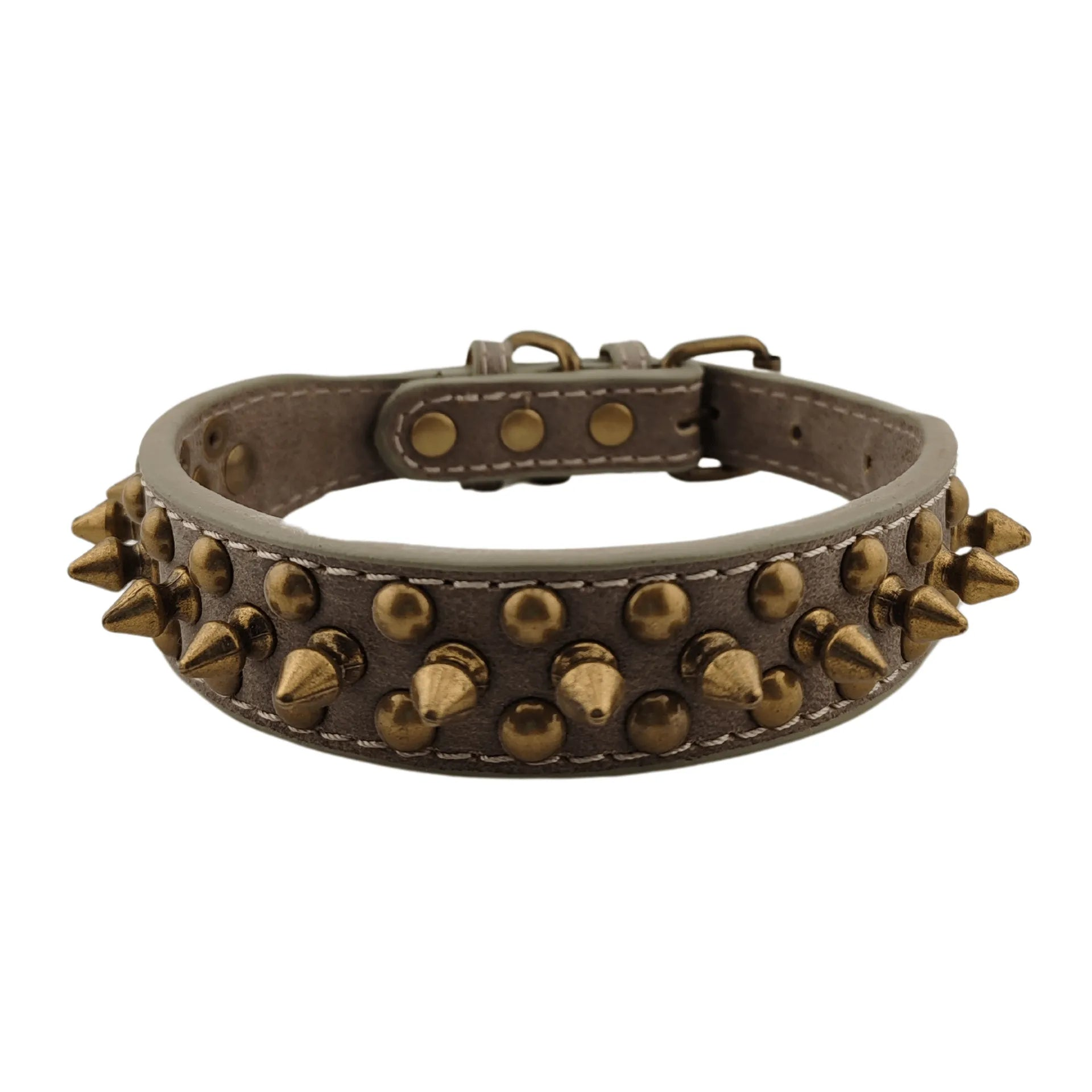 Collare in ecopelle color grigio terra con borchie dorate effetto vintage