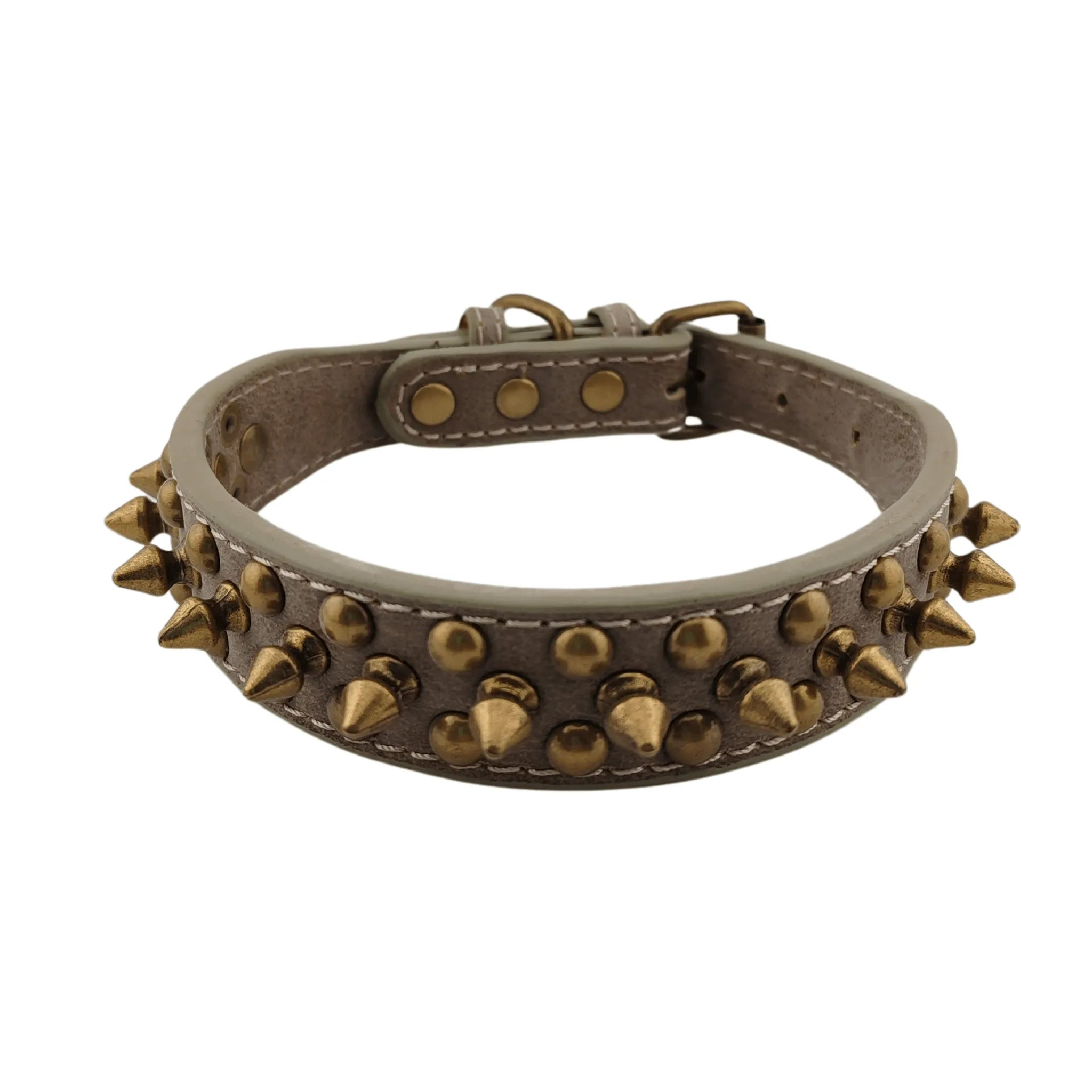Collare in ecopelle color grigio terra con borchie dorate effetto vintage