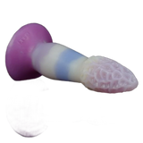 Dildo Magmara laterale logo inciso base piatta texture superficiale dettagliata