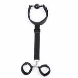 Set BDSM ball-gag nera con polsiere collegate e collare imbottito