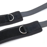 Due polsiere nere parallele con interno imbottito e chiusura velcro