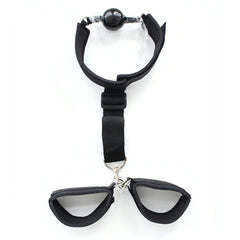 2 in 1 Ball-Gag Nera con Strap Comfortable e Polsiere collegate