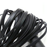 Dettaglio texture strisce in pelle nera flogger BDSM