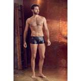 Boxer nero wetlook uomo con tasca laterale e zip in posa industriale