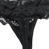 Brasileana nera in pizzo vista posteriore con struttura thong e finiture elastiche