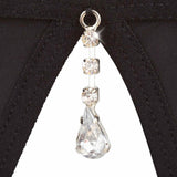 Dettaglio strass a goccia su reggicalze nero lingerie