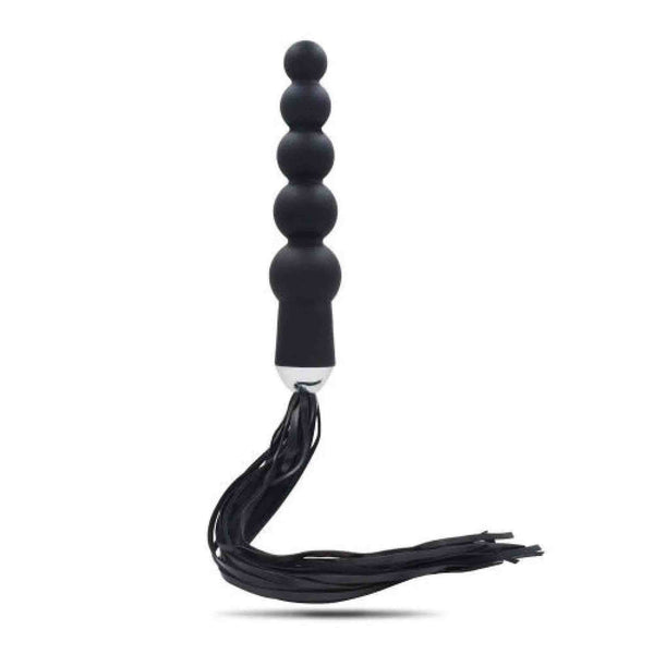 Vista frontale dildo anale Globe Anal Whip nero con punta metallica lucida e frangia
