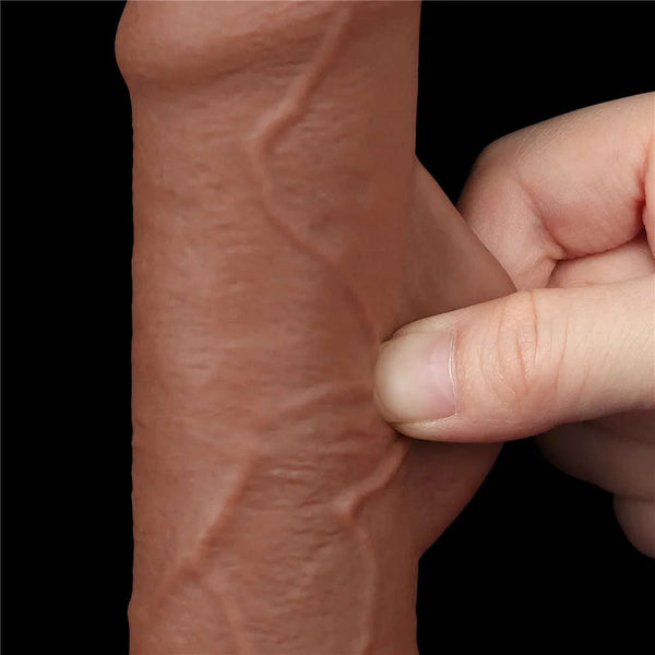 Flessibilità materiale dildo marrone chiaro premuto da dito su sfondo nero
