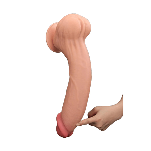 Dildo realistico 36 cm con venature superficiali, glande rosa intenso e mano che tocca la texture