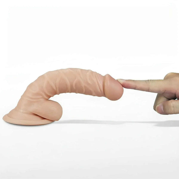 Vibratore flessibile in silicone rosa carne mostrato curvo per evidenziare morbidezza