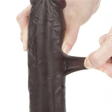 Dildo nero stirato lateralmente per mostrare consistenza elastica TPE