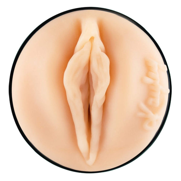 Dettaglio superiore inserto morbido color pelle con incisione Kayley