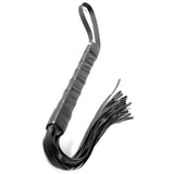 Flogger BDSM nero compatto da 25 cm con manico a coste e cinghia al polso