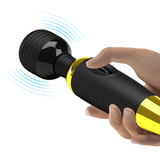 Gold Power Wand vibratore nero oro in mano con vibrazione