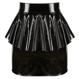 Dettaglio gonna nera wetlook con drappeggio e zip