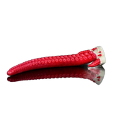 Dildo silicone rosso allungato con ventose circolari e base decorata