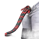 Dildo tentacolo mostro rosso verde in silicone accanto a jeans per scala