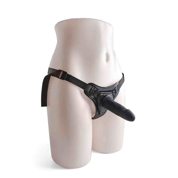 Manichino femminile che indossa strapon nero con cintura Y