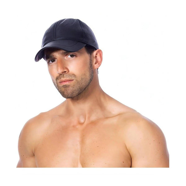 Cappello in pelle nero stile classico per uomo con finitura lucida e taglio aderente