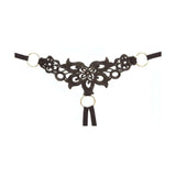 Dettaglio mutandina thong nera Cottelli con pizzo floreale centrale e anelli metallici laterali