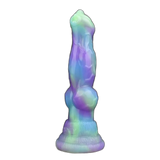 Vista frontale dildo silicone Lotus Wolf effetto gradiente viola blu verde con rilievo anatomico