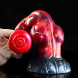 Dildo Nick Magmara rosso marmorizzato tenuto in mano mostra spirale centrale