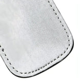 Paddle a doppia faccia argento lucido con cuciture bianche e texture granulosa