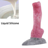 Dildo rosa in silicone liquido con dettagli anatomici e base marmo