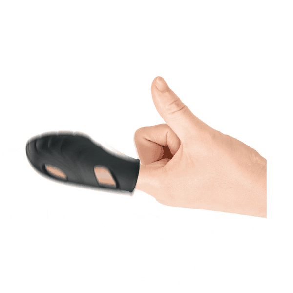 Vibratore da dita Pretty Love Lich nero in silicone vellutato indossato sul dito