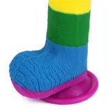 Dettaglio base dildo arcobaleno in silicone con texture piede e resistenza all'acqua