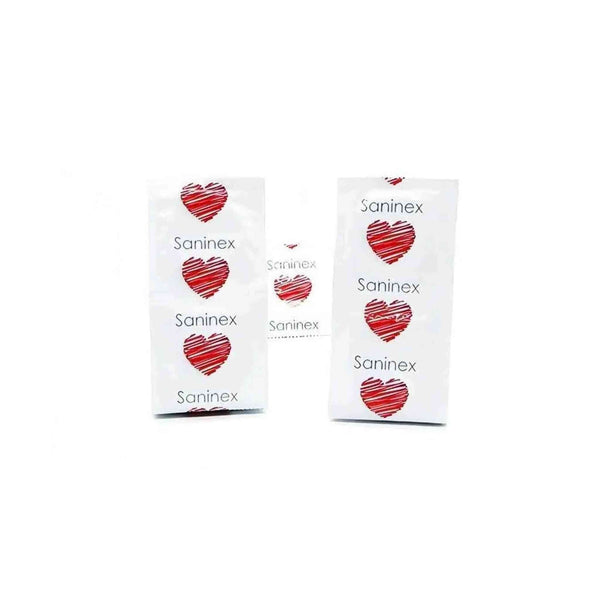Singole confezioni profilattici Saninex Retardant Tea con logo cuore rosso su sfondo bianco