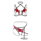 Dettaglio prodotto reggiseno a fascia e mutandine crotchless con ricami 3D