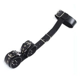 Set completo bracciali e cinghia nera lucida con fibbie metalliche