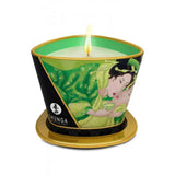 Candela massaggio Shunga accesa aroma tè verde su piattino