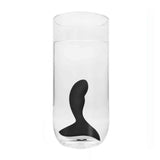 Stimolatore prostatico nero impermeabile in silicone immerso in acqua per test di resistenza