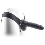 Strap-on Real Rapture indossato profilo laterale con cintura elastica e fibbie in metallo