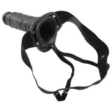 Vista dall'alto di strap-on nero con base circolare e cinghie regolabili