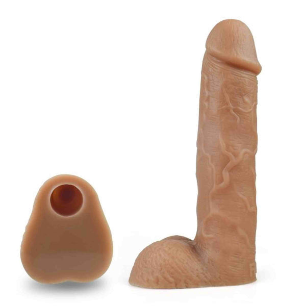 Dildo realistico colore carne con dettagli anatomici e materiale morbido semitrasparente
