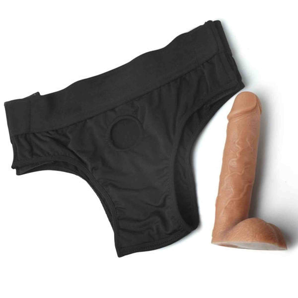 Set guaina nera per pene con dildo anatomico posizionato verticalmente su sfondo chiaro