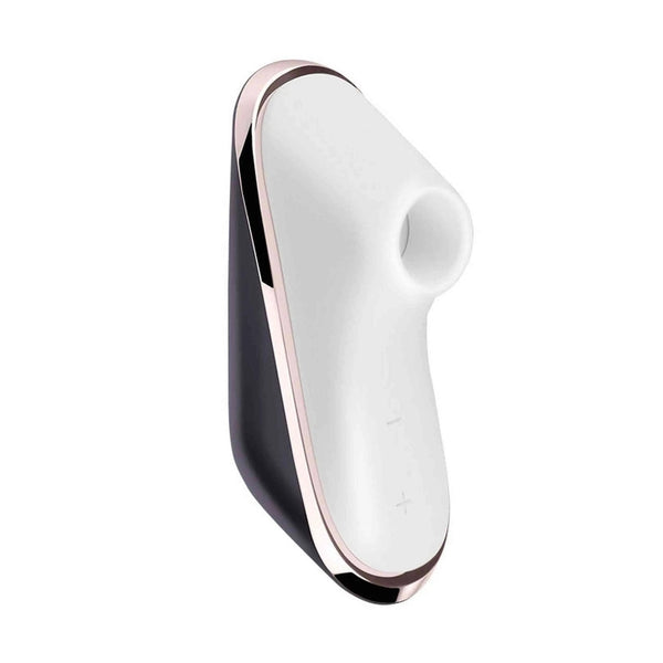 Satisfyer Traveler stimolatore aria frontale aperto cupola morbida bianca e nera
