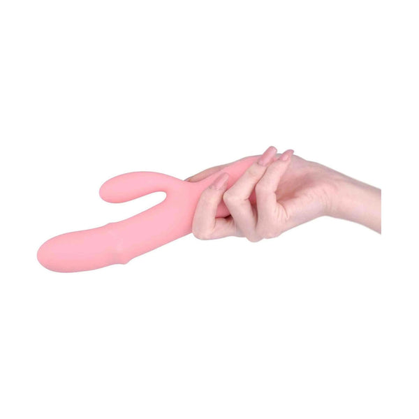 Vibratore rabbit Svakom Mora Neo rosa pastello tenuto in mano per mostrare dimensioni reali ergonomiche