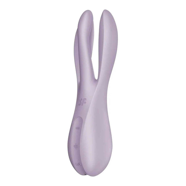 Vibratore viola Satisfyer Threesome 2 a tre punte con logo SF inciso vista angolata