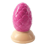 Dildo pigna rosa acceso su base beige piatta