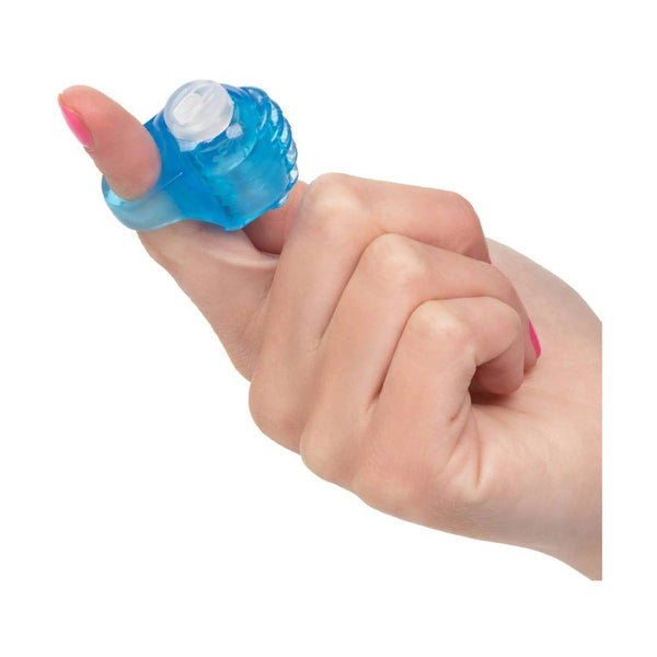 Vibratore da dito blu indossato sull'anulare donna uso pratico