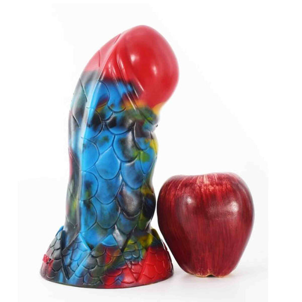 Statua dildo fantasy multicolore testa rossa texture scaglie drago con riferimento dimensioni mela