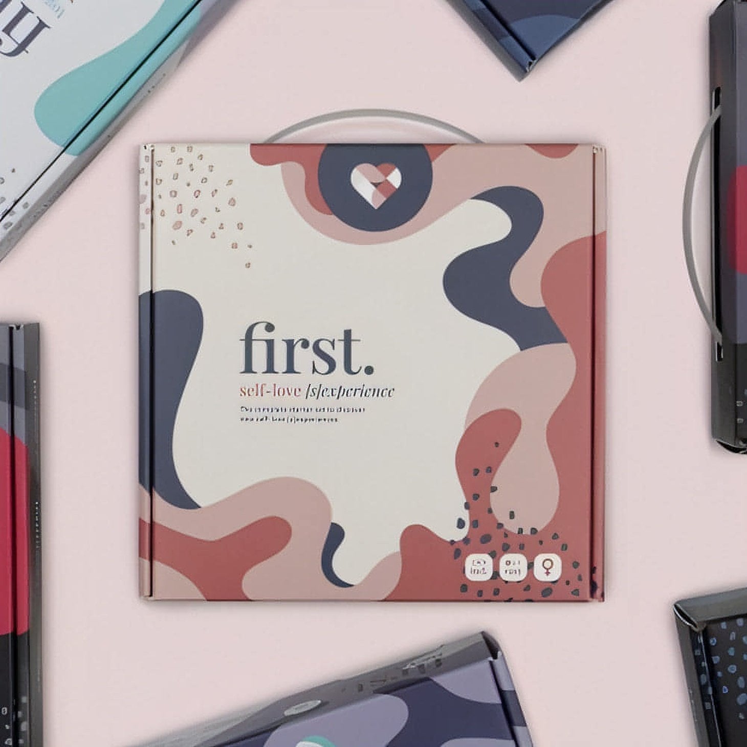 First. Self-Love [S]Experience Starter Set - Confezione Regalo Composta Da: Plug Anale Ricurvo, Ovetto Vibrante con Telecomando,