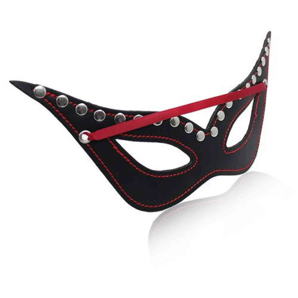 Maschera Secret Black profilo asimmetrico in finta pelle con dettagli rossi
