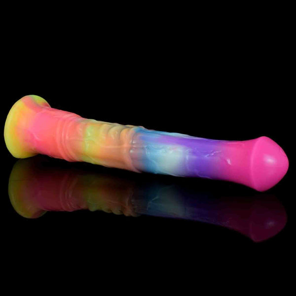 Dildo anal in silicone arcobaleno con base rosa e dettagli incisi